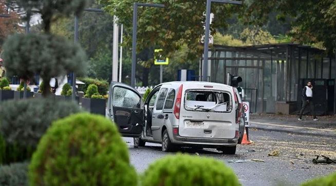 Meclis'in açılmasına saatler kala İçişleri Bakanlığı'na terör saldırısı: Canlı bomba kendini patlattı 1 Meclis’in açılmasına saatler kala İçişleri Bakanlığı’na terör saldırısı: Canlı bomba kendini patlattı