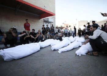 İsrail’in hastane saldırısında öldürülen 100 kişi toplu mezara gömülecek