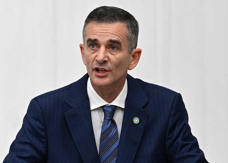 İYİ Parti'li Ümit Dikbayır, istifadan vazgeçti: Mücadele edeceğim 1 İYİ Parti’li Ümit Dikbayır, istifadan vazgeçti: Mücadele edeceğim