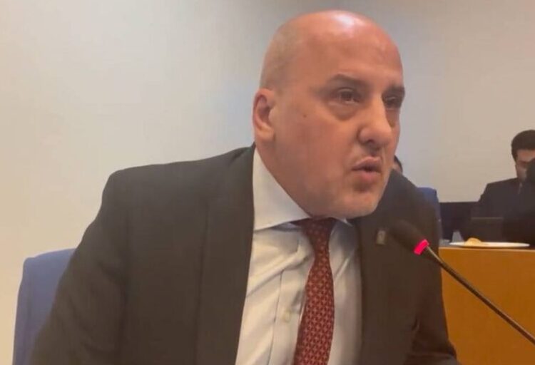 TİP'li Ahmet Şık: Yargıda Adalet Bakanı’nı da aşan bir savaş var 1 TİP’li Ahmet Şık: Yargıda Adalet Bakanı’nı da aşan bir savaş var