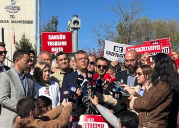 AYM, bugün Sansür Yasası’nı görüşecek: Gazeteciler AYM önünde nöbette