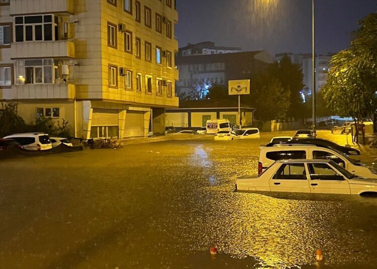 Türkiye’yi sağanak vurdu: İşte okulların tatil olduğu il ve ilçeler 1 Türkiye’yi sağanak vurdu: İşte okulların tatil olduğu il ve ilçeler