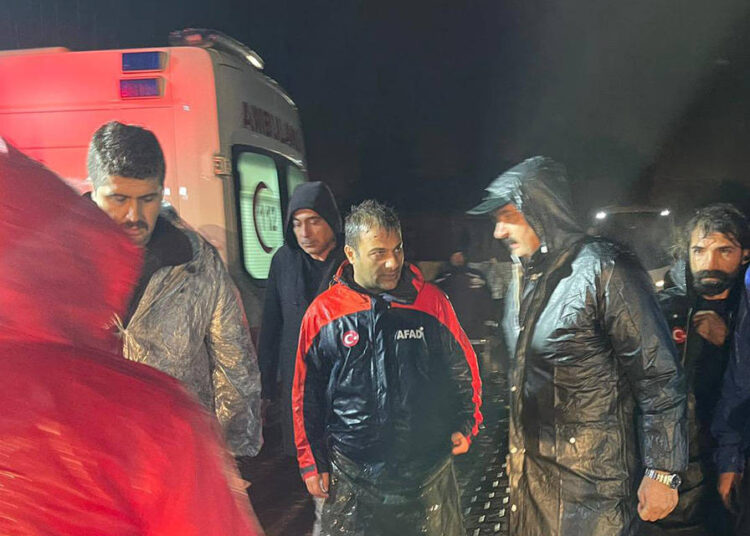 Batman'da sel: 1 kadın öldü, kayıp 3 çocuk aranıyor 1 Batman’da sel: 1 kadın öldü, kayıp 3 çocuk aranıyor