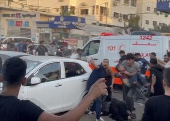 İsrail, çocuk hastanesini bombaladı, ambulans vurdu