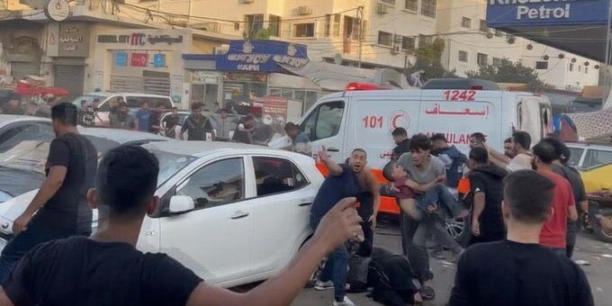 İsrail, çocuk hastanesini bombaladı, ambulans vurdu 1 İsrail, çocuk hastanesini bombaladı, ambulans vurdu