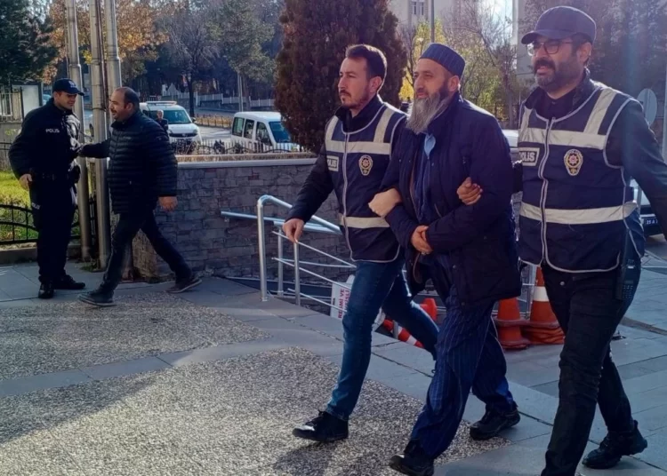 Atatürk'e hakaret eden dönerci, verem tedavisi gördüğü gerekçesiyle serbest bırakıldı 1 Atatürk’e hakaret eden dönerci, verem tedavisi gördüğü gerekçesiyle serbest bırakıldı