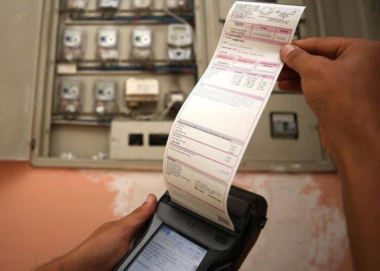 'Ödenemeyen faturalar' nedeniyle 41 bin konutta elektrikler kesildi 1 ‘Ödenemeyen faturalar’ nedeniyle 41 bin konutta elektrikler kesildi