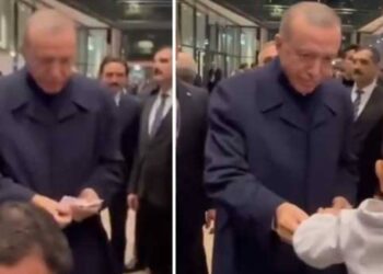 Erdoğan, Almanya’da çocuklara 6 Euro harçlık verdi