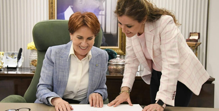 Akşener’in Özel kalemi Esma Bekar’dan Ümit Dikbayır’a yanıt 1 Akşener’in Özel kalemi Esma Bekar’dan Ümit Dikbayır’a yanıt