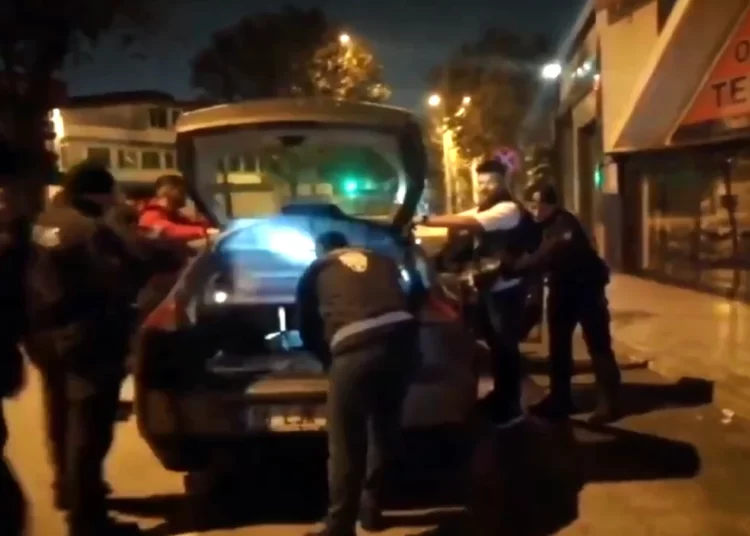 'Çember' operasyonu: 5 bin 309 firari yakalandı 1 ‘Çember’ operasyonu: 5 bin 309 firari yakalandı