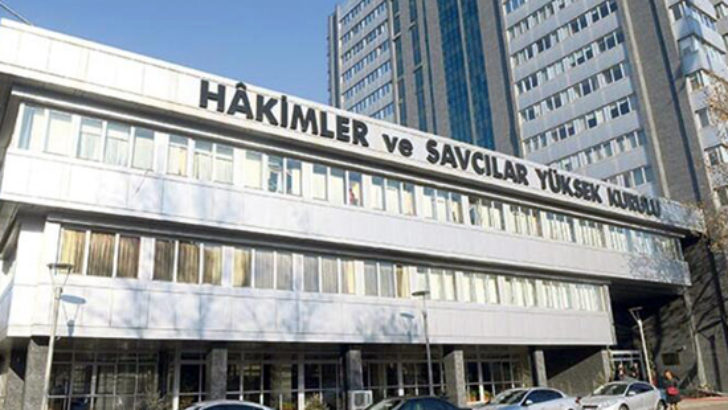 HSK üyesi hâkim kaza yaptı; polis "HSK ne demek ben bilmiyorum" diye tepki gösterdi 1 HSK üyesi hâkim kaza yaptı; polis “HSK ne demek ben bilmiyorum” diye tepki gösterdi