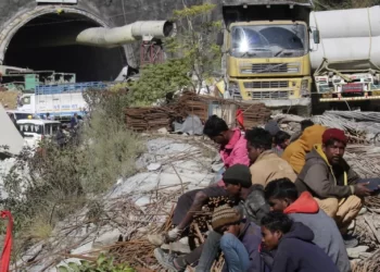 Hindistan’da çöken tünelde mahsur kalan işçileri çıkarmak için ‘fare madencileri’ devrede