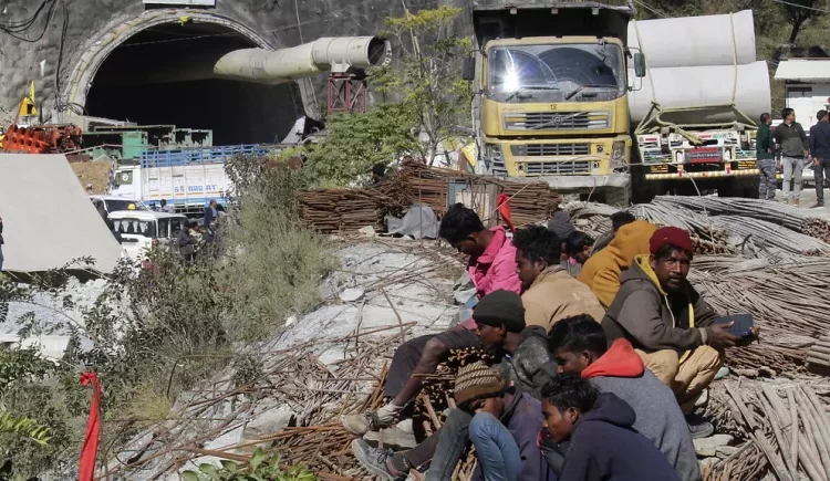 Hindistan’da çöken tünelde mahsur kalan işçileri çıkarmak için ‘fare madencileri’ devrede