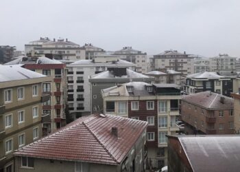 İstanbul ve Ankara’ya mevsimin ilk karı düştü