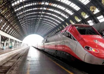 İtalya’da hızlı treni durduran bakanın istifası isteniyor