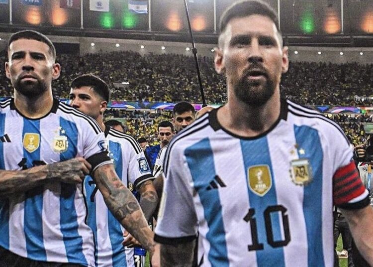 Brezilya-Arjantin maçında ortalık karıştı, Messi takımı sahadan çekti