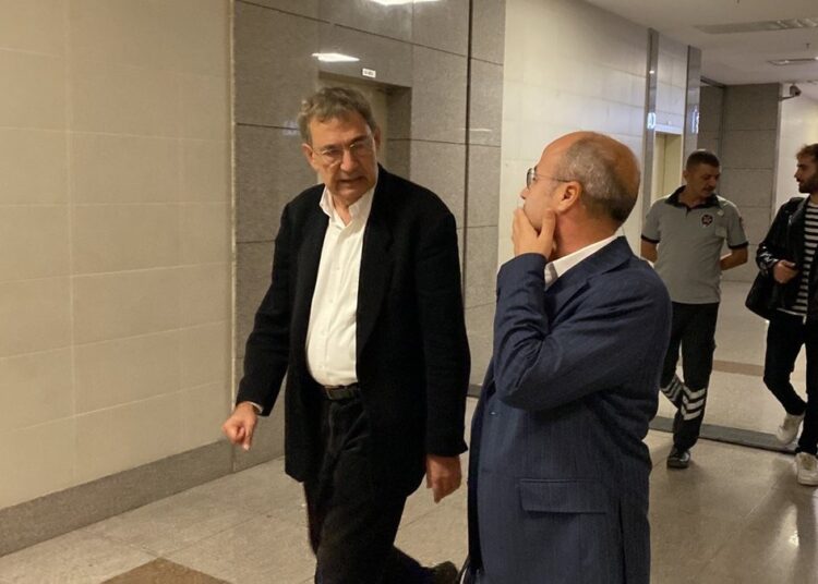 Orhan Pamuk komşularıyla mahkemelik oldu