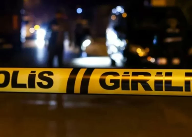 Gaziosmanpaşa’da pompalı tüfekle ateş açıldı: Üç polis memuru ve bir bekçi yaralandı