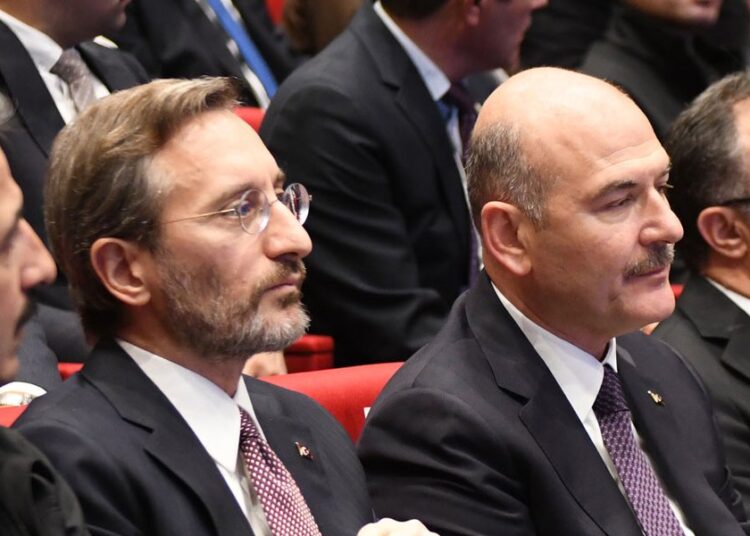 Soylu, gazetecileri Fahrettin Altun'a şikayet etti 1 Soylu, gazetecileri Fahrettin Altun’a şikayet etti