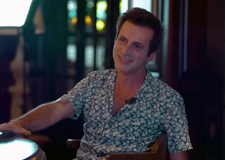 Teoman: Çok az çalışırım, boş boş dolaşırım, kafelerde ömrüm geçiyor 1 Teoman: Çok az çalışırım, boş boş dolaşırım, kafelerde ömrüm geçiyor