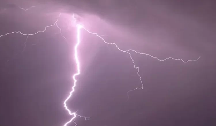 Çanakkale’de askeriyeye yıldırım düştü: 4 asker yaralandı 1 Çanakkale’de askeriyeye yıldırım düştü: 4 asker yaralandı