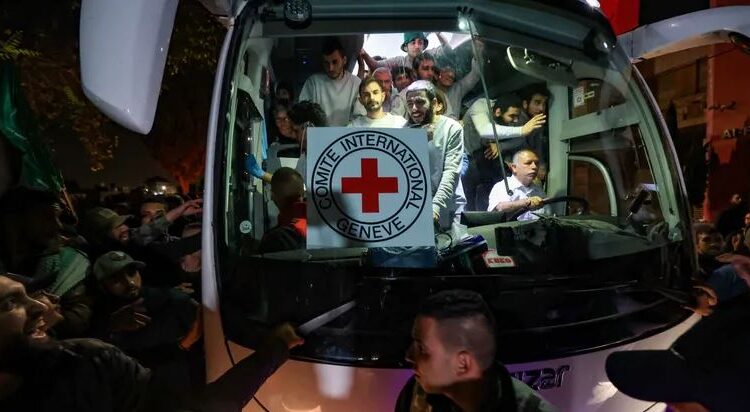 إسرائيل تتسلم قائمة بأسماء المحتجزين الذين سيفرج عنهم الأحد