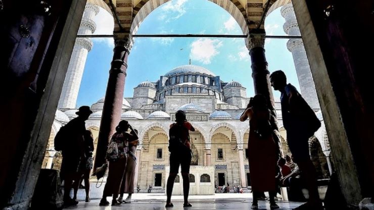 إسطنبول تستقبل أكثر من 13 مليون سائح في 9 أشهر 1 إسطنبول تستقبل أكثر من 13 مليون سائح في 9 أشهر