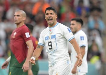 قدم.. منتخب أوروغواي يستدعي سواريز لمواجهتي الأرجنتين وبوليفيا