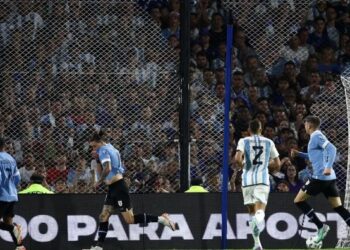 الأوروغواي تصعق الأرجنتين.. وتنهي سلسلة عدم الخسارة