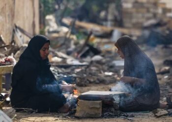 يعيشون بين الركام.. أهل غزة يفضلون العودة لمنازلهم ولو كانت مدمرة