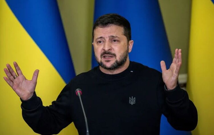 كييف تعلن تدمير سفينة روسية كبيرة و”هدية” تقتل مساعد قائد الجيش الأوكراني