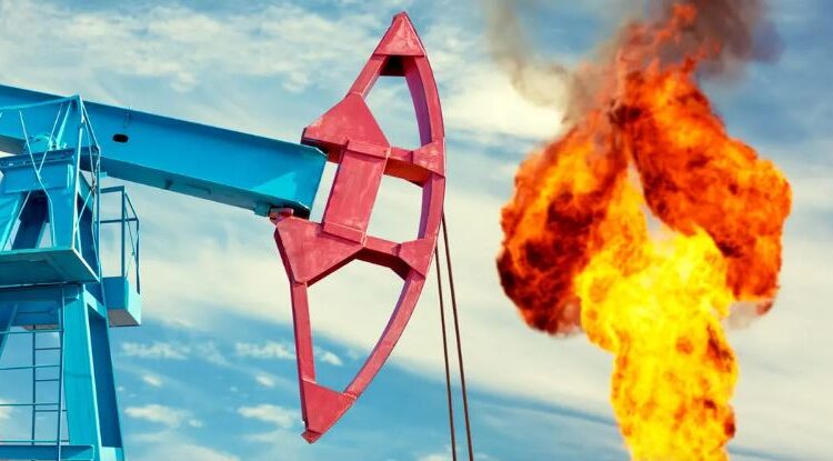 خام برنت يتحرك في نطاق ضيق قبل قرار “أوبك+” بشأن الإنتاج