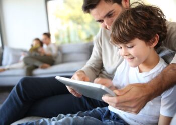 برنامج تجسس على حواسيب لوحية تباع للأطفال