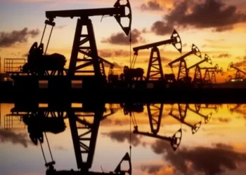 أسعار النفط تعاود الارتفاع جراء التوترات في الشرق الأوسط