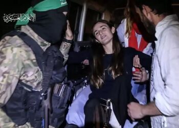 “الاحتلال لم يسمح لهم بالحديث”.. إعلام عبري: الأسرى المفرج عنهم لم يتعرضوا لتعذيب أو سوء معاملة