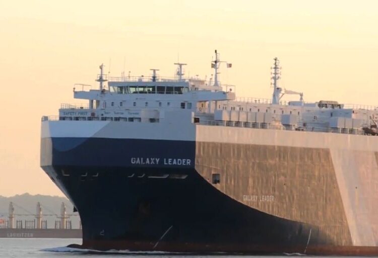 الحوثيون يحتجزون سفينة إسرائيلية وتل أبيب: الحادث خطير للغاية 1 الحوثيون يحتجزون سفينة إسرائيلية وتل أبيب: الحادث خطير للغاية