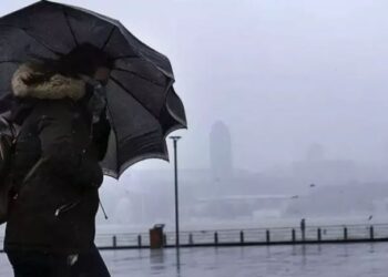 الأرصاد الجوية تحذر من رياح عاصفة تضرب إسطنبول