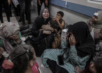 القوات الإسرائيلية تطالب بإخلاء مجمع الشفاء بغزة فورا.. والجيش: توجهوا غرباً