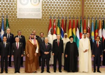 دعوات بالقمة العربية الإسلامية لوقف فوري لإطلاق النار في غزة