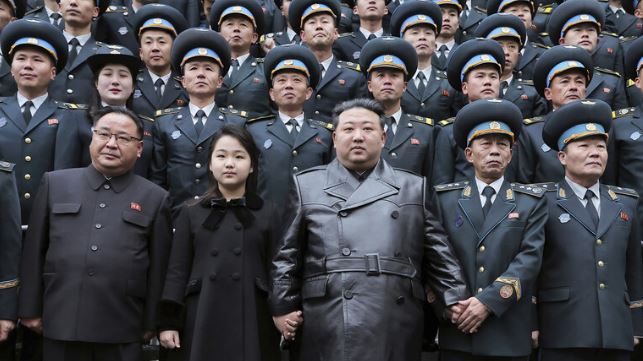 بينها صور 7 مواقع وأهداف أمريكية .. زعيم كوريا الشمالية يطلع على أول لقطات من قمر الاستطلاع 1 بينها صور 7 مواقع وأهداف أمريكية .. زعيم كوريا الشمالية يطلع على أول لقطات من قمر الاستطلاع