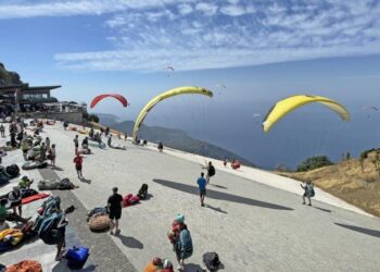 تركيا.. 224 ألف عملية تحليق مظلي يشهدها جبل باباداغ في موغلا