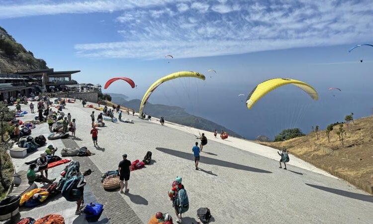 تركيا.. 224 ألف عملية تحليق مظلي يشهدها جبل باباداغ في موغلا 1 تركيا.. 224 ألف عملية تحليق مظلي يشهدها جبل باباداغ في موغلا