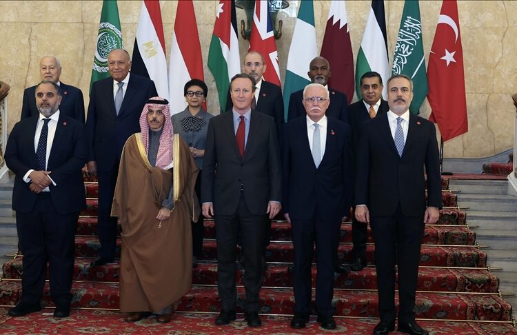 وفد عربي إسلامي يجري محادثات في لندن لإنهاء الحرب على غزة