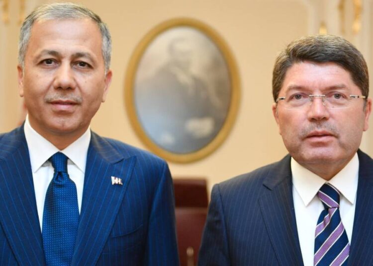 İddia: Yerlikaya, Adalet Bakanı’nı “Dilan Polat neden gözaltına alınmıyor?” diye aramış