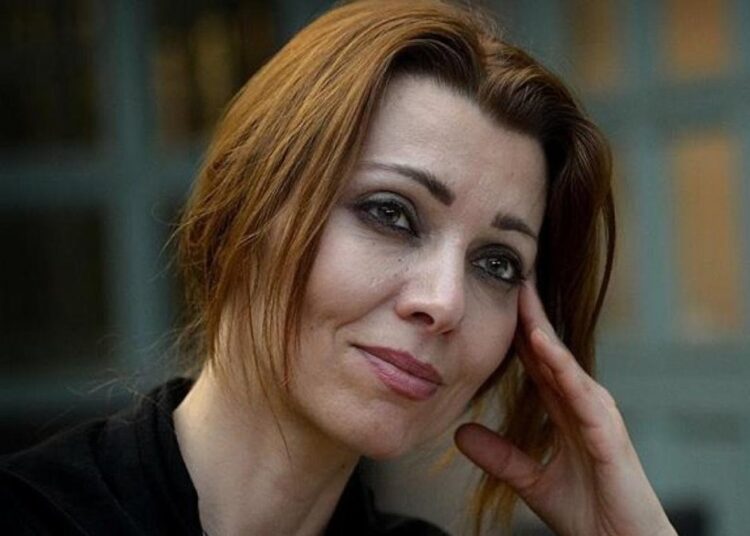 Elif Şafak, İngiltere kraliçesinin konuğu olacak