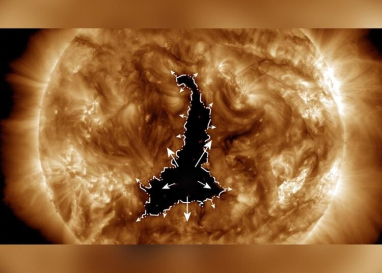 Güneş'te 60 Dünya büyüklüğünde delik açıldı 1 Güneş’te 60 Dünya büyüklüğünde delik açıldı