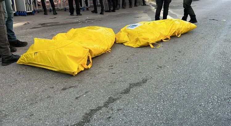 DEM Parti önüne ‘sarı torba’ bırakıldı 1 DEM Parti önüne ‘sarı torba’ bırakıldı