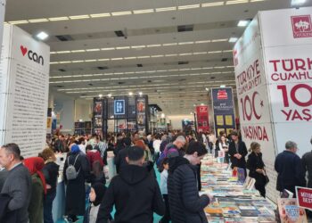 Mustafa Özel yazdı… Ankara’da kitap mevsimi ya da beş parasızlık