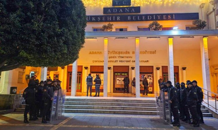 Adana Büyükşehir Belediyesi’ne şafak vakti operasyon: Çok sayıda gözaltı var