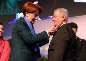 İYİ Parti’de Ahmet Zeki Üçok da görevden alınıyor